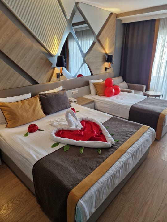 Zimmer Saturn Palace Resort Hotel