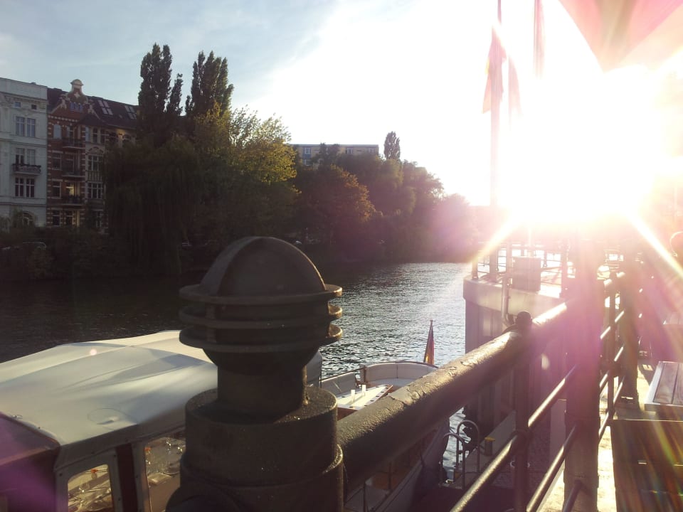 Sunset am Spreebogen AMERON Berlin ABION Spreebogen Waterside