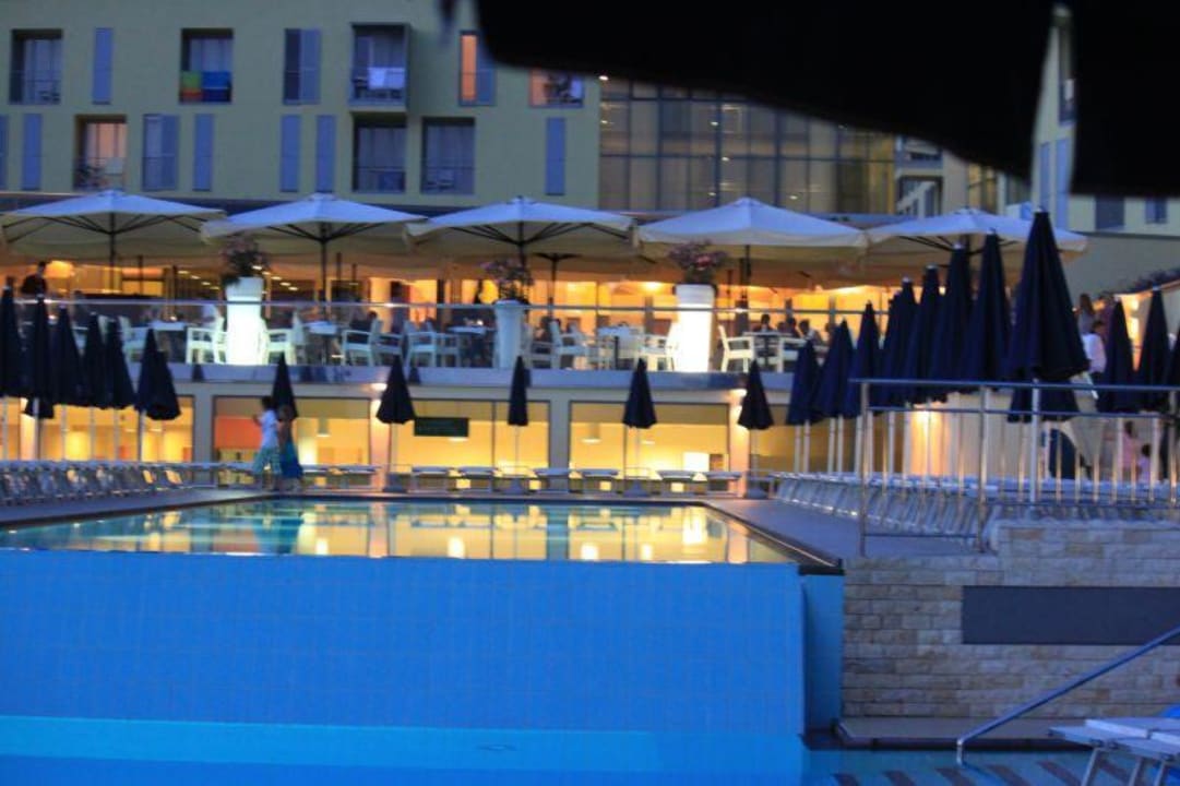 Blick über den Pool Falkensteiner Family Hotel Diadora