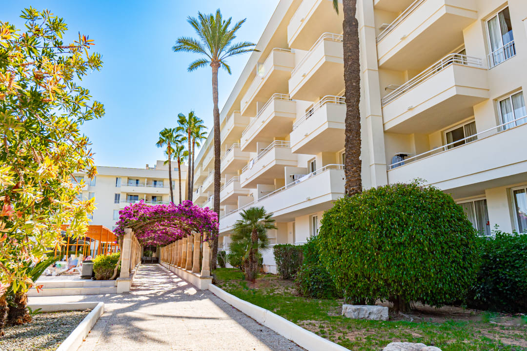 Außenansicht Hotel Rosella by Intelier