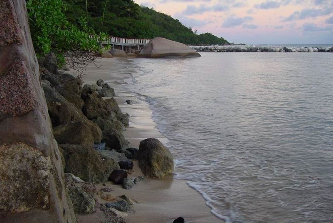 der offizielle Hotelstrand (1) The Coco de Mer Hotel & Black Parrot Suites