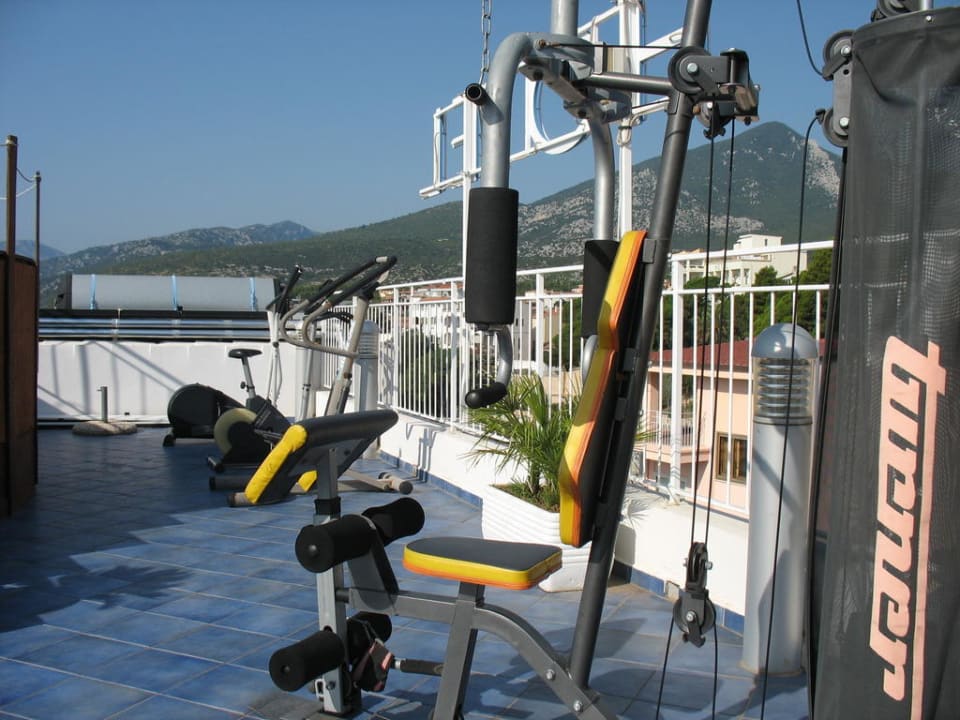 Fitnessgeräte auf dem Dach Hotel Bue Marino