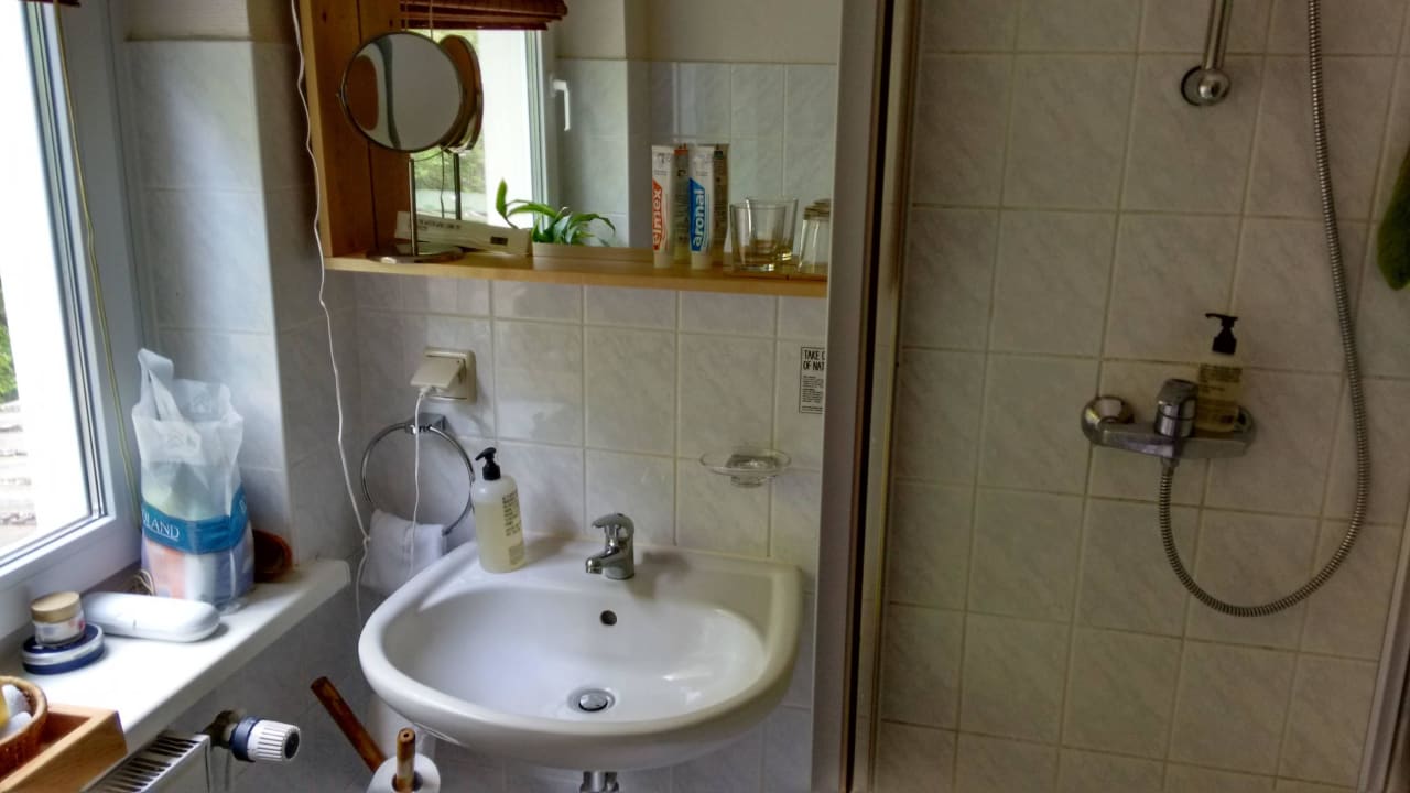 Bad mit Waschbecken und Dusche  Lodge Seaside Boutique Hotel