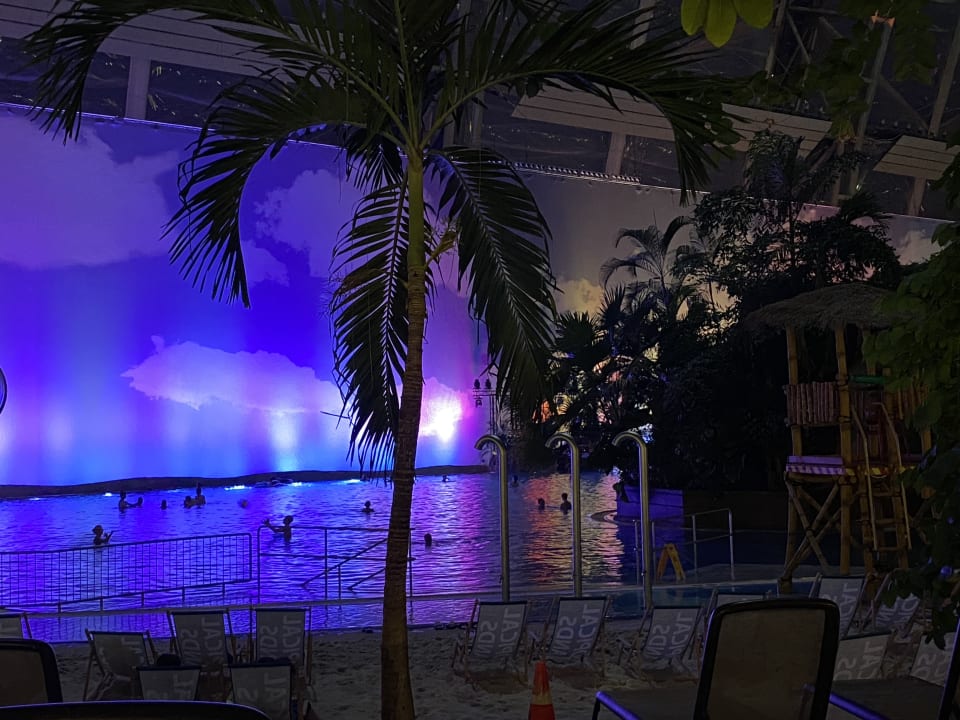 Pool Tropical Islands Resort