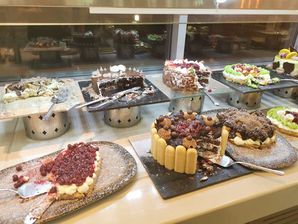 Gastro Saturn Palace Resort Hotel