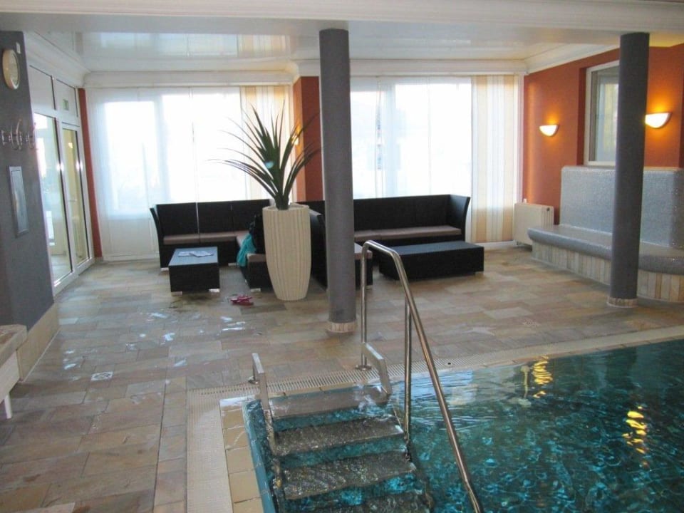 Kleine Sitzgelegenheit Hotel Traube am See