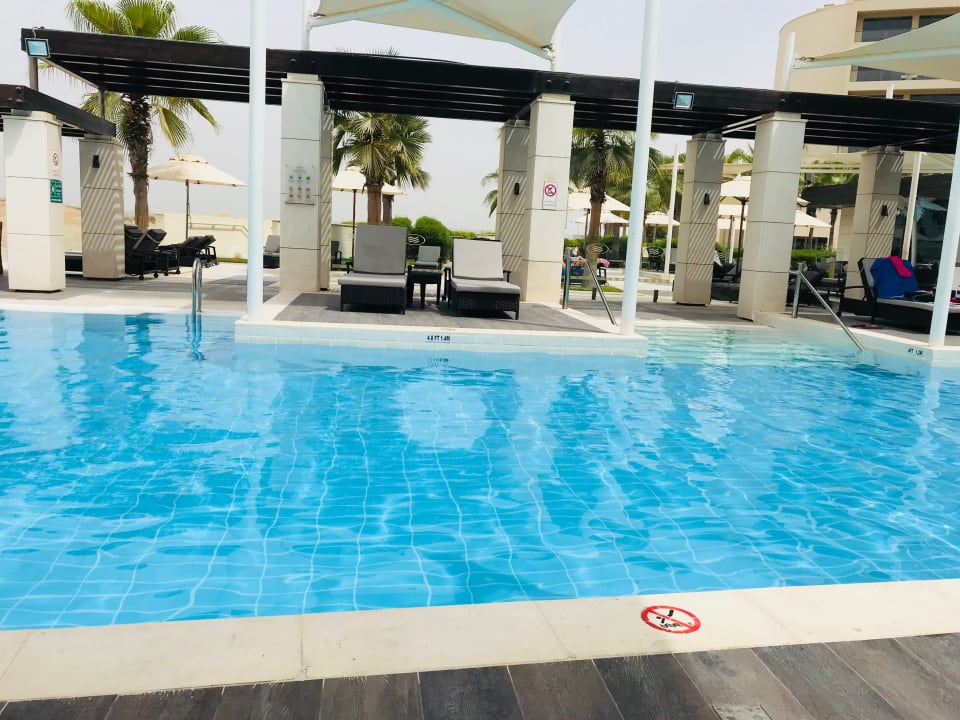 Pool Crowne Plaza Hotel Yas Island