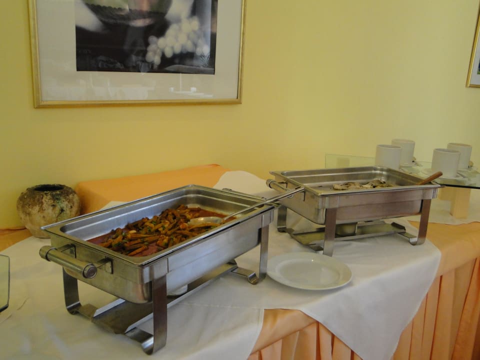 Buffet Tylissos Beach Hotel