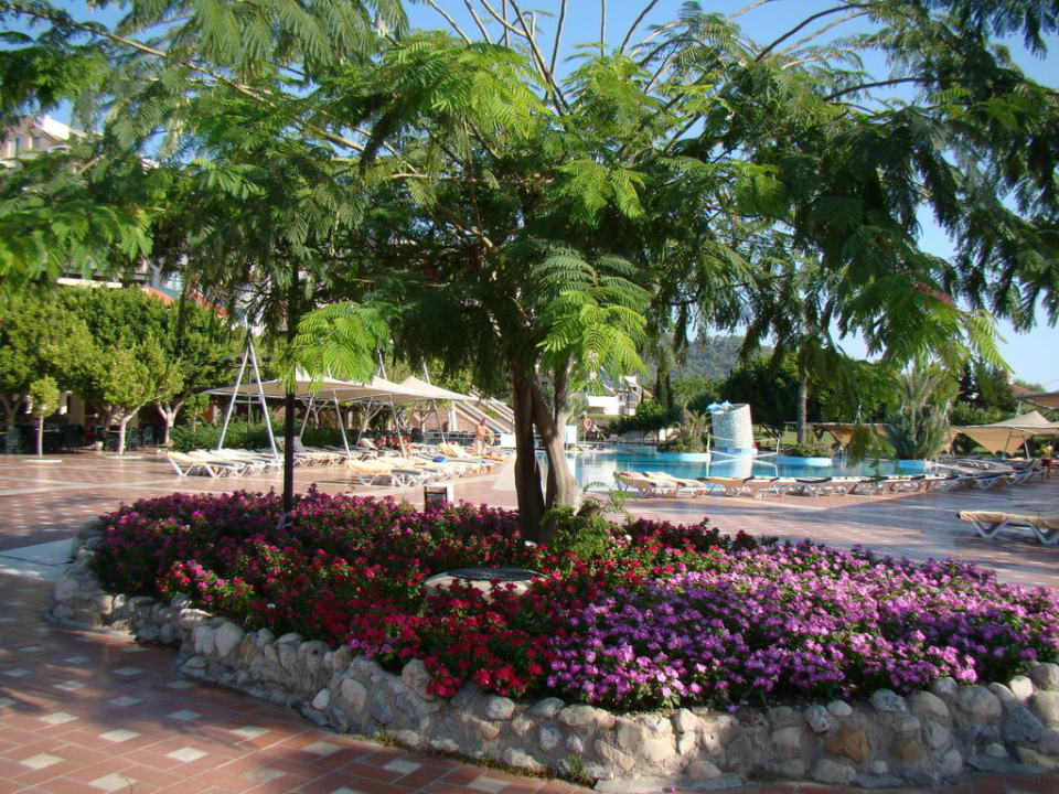 Сквер Limak Limra Hotel & Resort