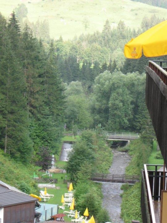 Vom Balkon Richtung Strasse OptimaMed Gesundheitsresort Bad Mitterndorf