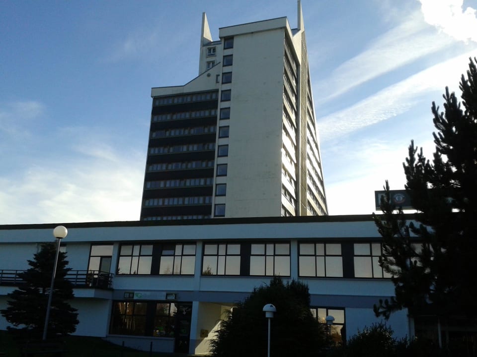 Gebäude 1 im Sonnenschein AHORN Panorama Hotel Oberhof