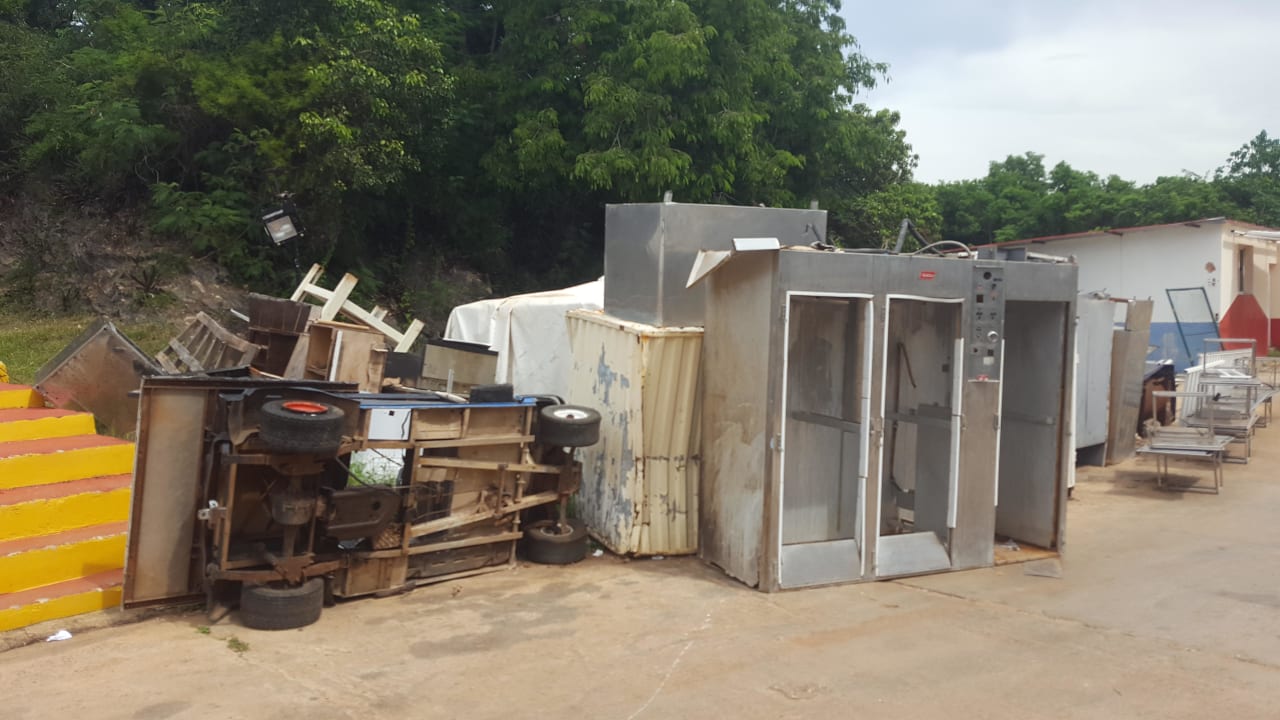 Alter Küchenschrott auf dem Weg zum Haupthaus Sirenis Tropical Varadero