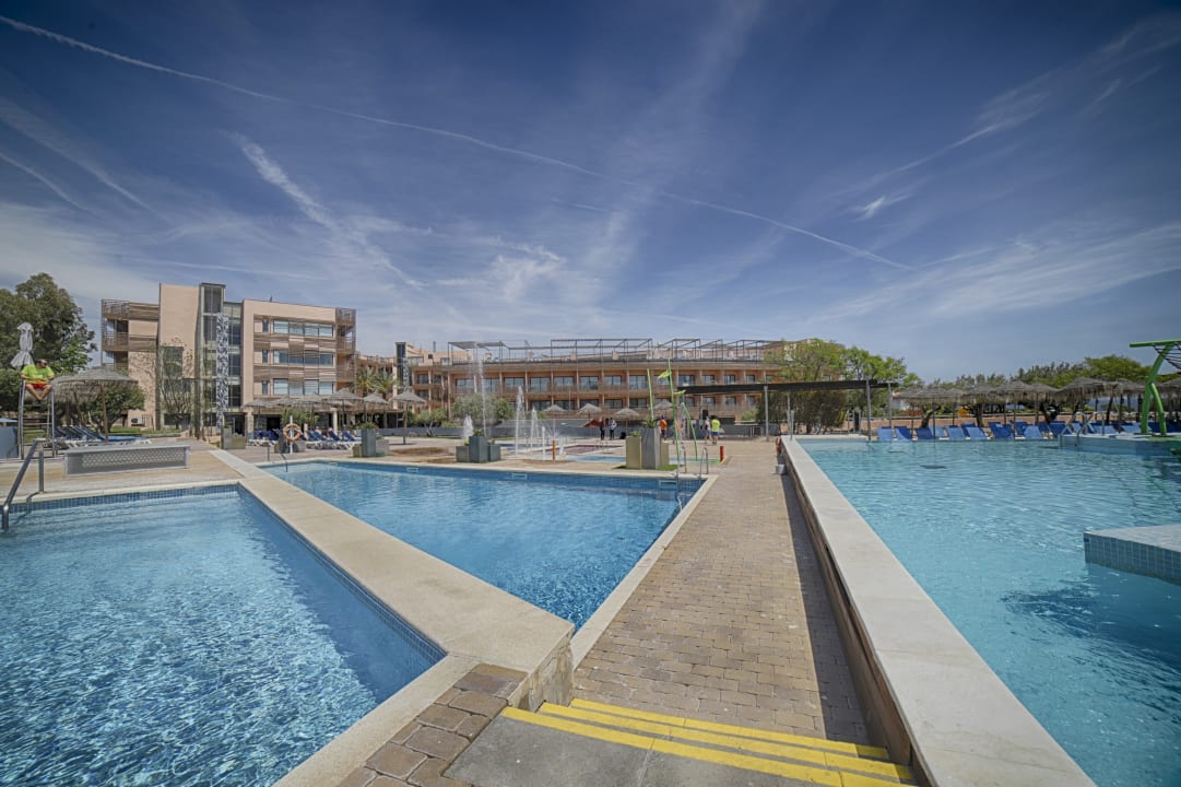 Pool Ohtels Les Oliveres