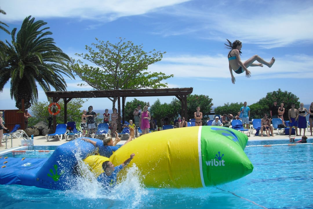 Poolspiele:Flying Kids ROBINSON ESQUINZO PLAYA