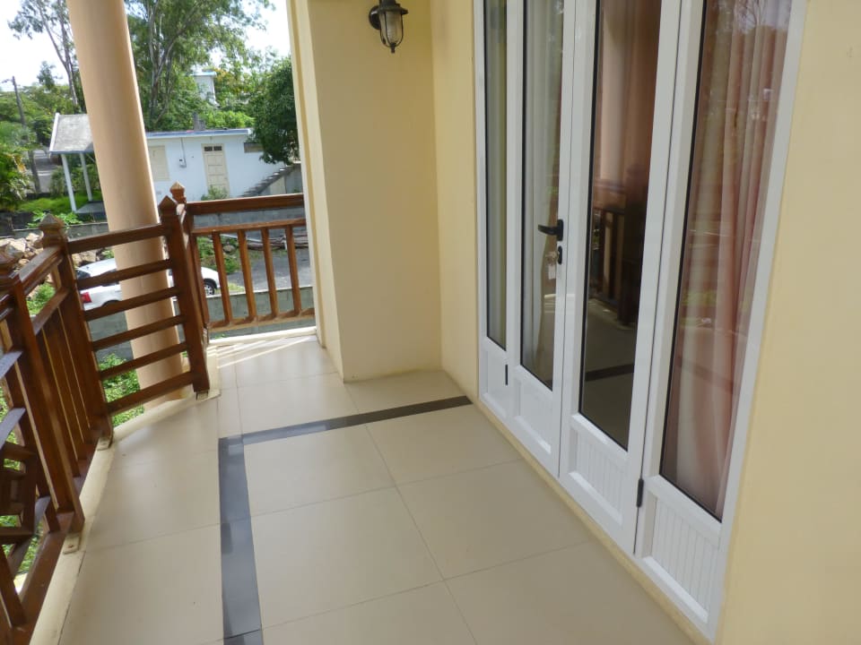 Zimmereingang "Prince Suite" zgl Balkon Holliwood Holidays