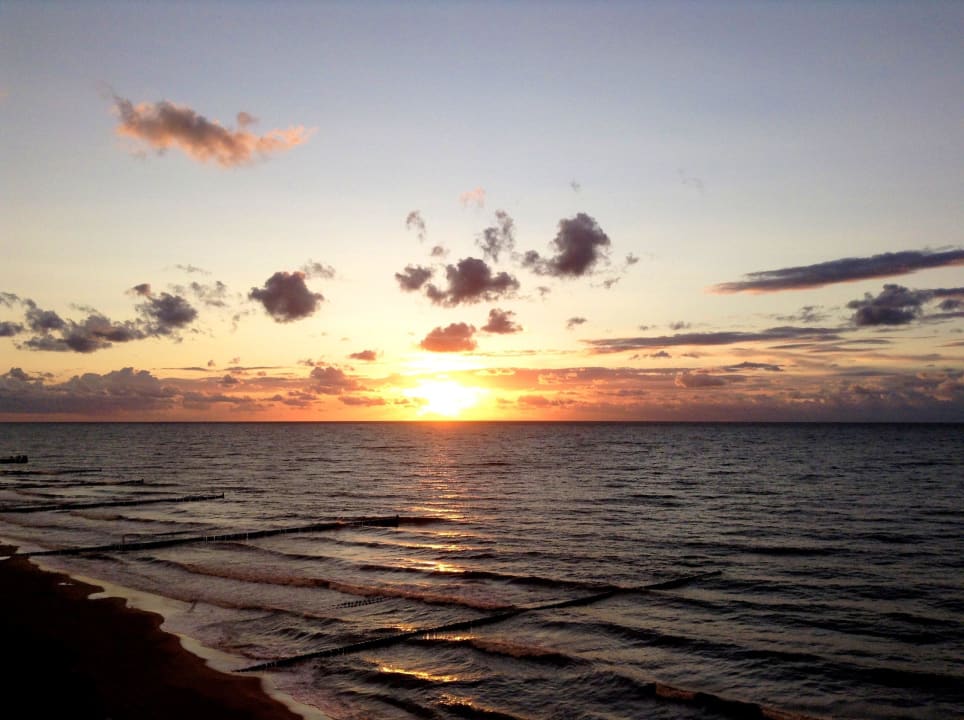 Jeden Tag atemberaubende Sonnenuntergänge Boulevard Ustronie Morskie by Zdrojowa