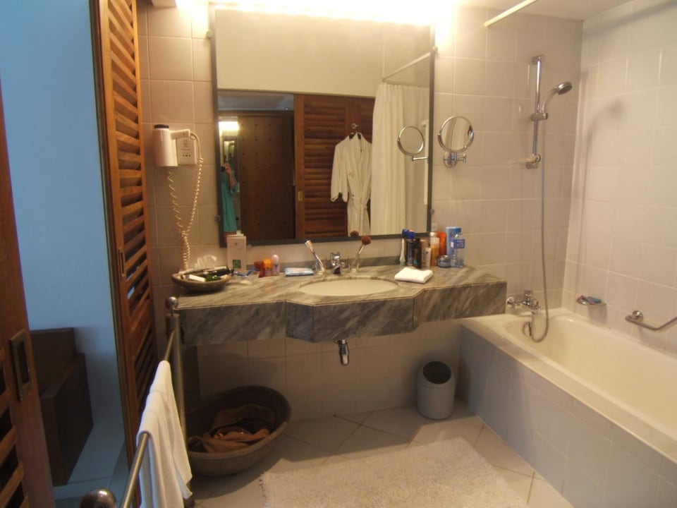 Bad im Standardzimmer Hotel Lanka Princess Ayurveda