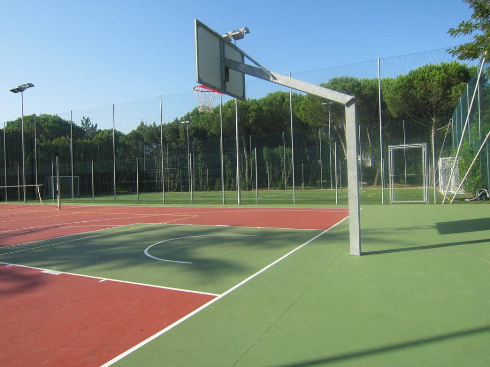 Tennis-, Basketball-, Fußballplatz Marina Julia Family Collection
