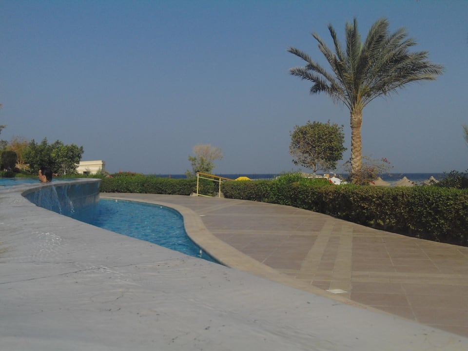 Blick vom Relaxpool im Wasser TUI MAGIC LIFE Kalawy