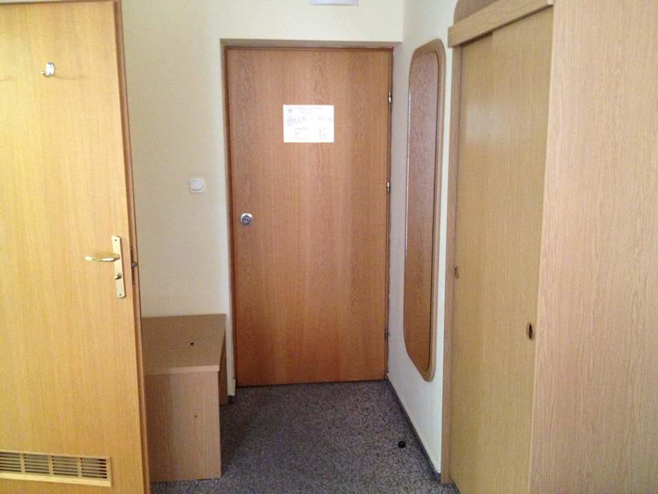 Eingansbereich + Tür zum Bad Hotel Gromada Warszawa Centrum