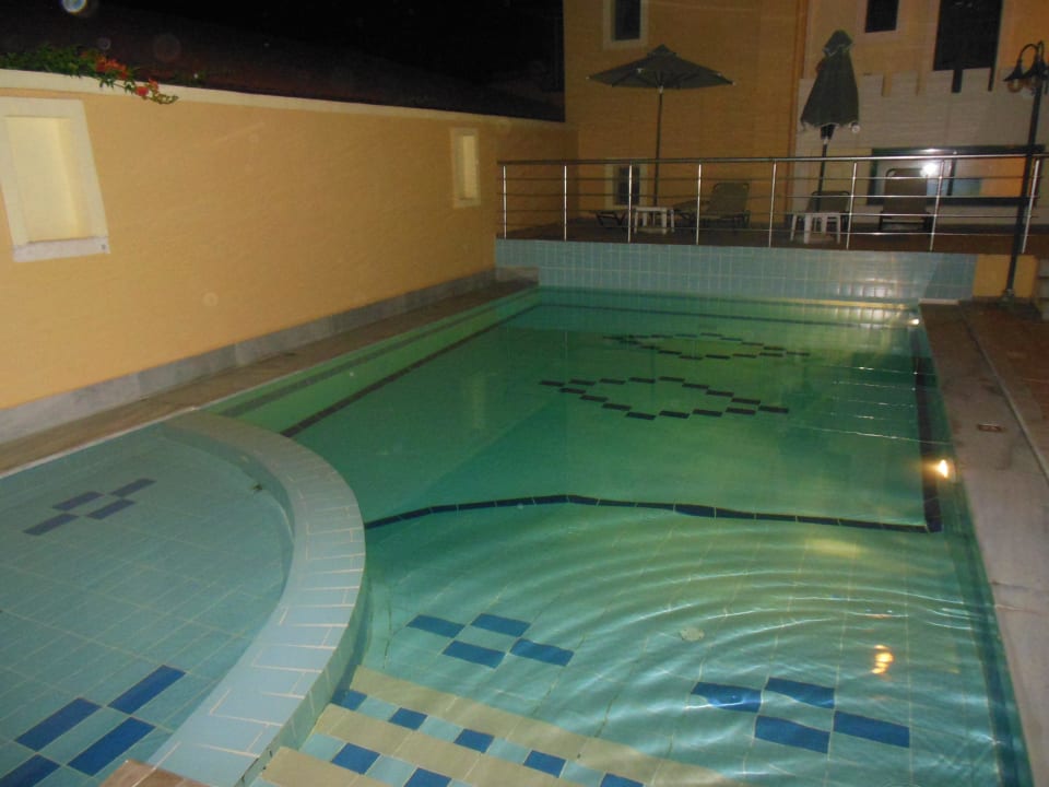 Pool am Annexgebäude Vantaris Luxury Beach Resort