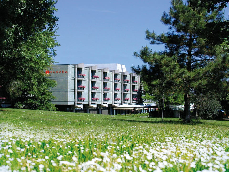 Außenansicht Ramada Nürnberg Parkhotel