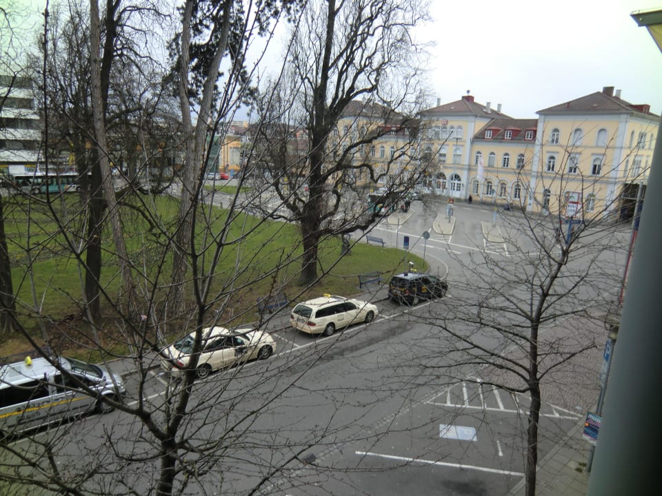 Viel Verkehr, am Tag merkt man nicht SEEhotel Friedrichshafen