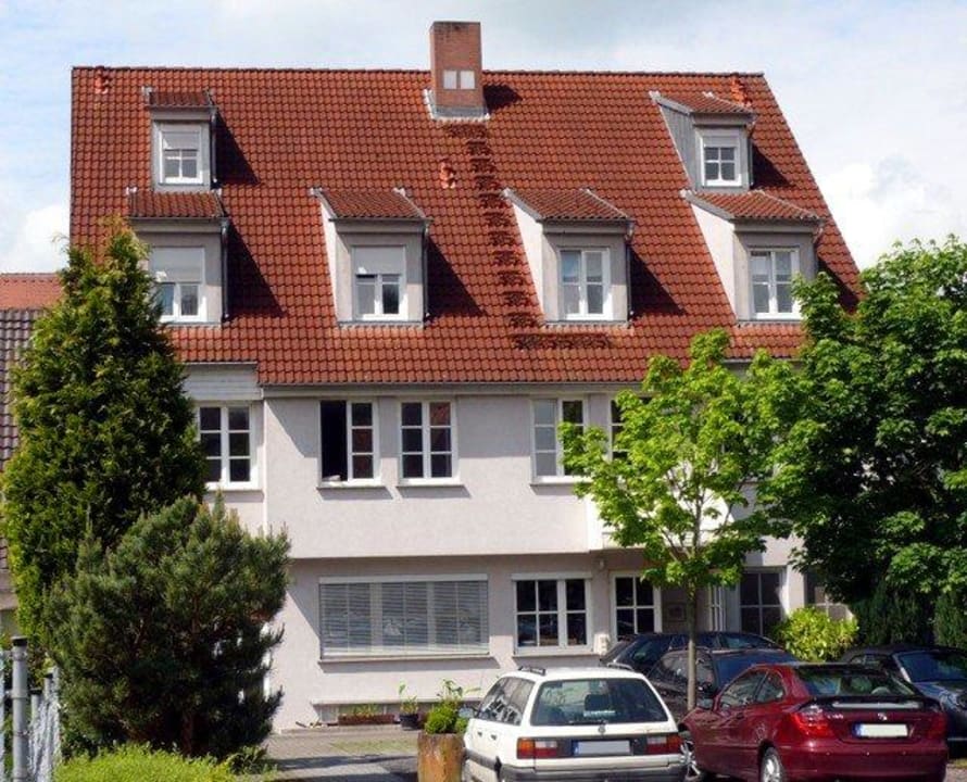 Hinterhaus mit Parkplatz Hotel Müller Café & Wein - Mondholzhotel
