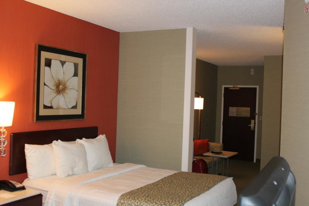 Blick aus dem Schlafbereich zum Ausgang Hotel Springhill Suites By Marriott Memphis Downtown