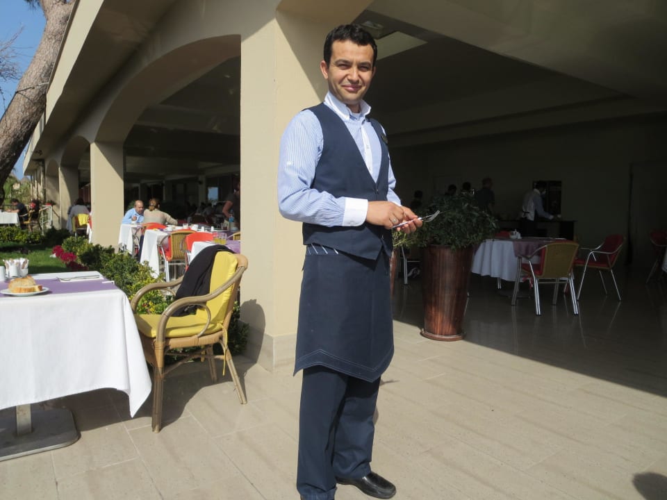 Freundliche Kellner Pine Beach Belek