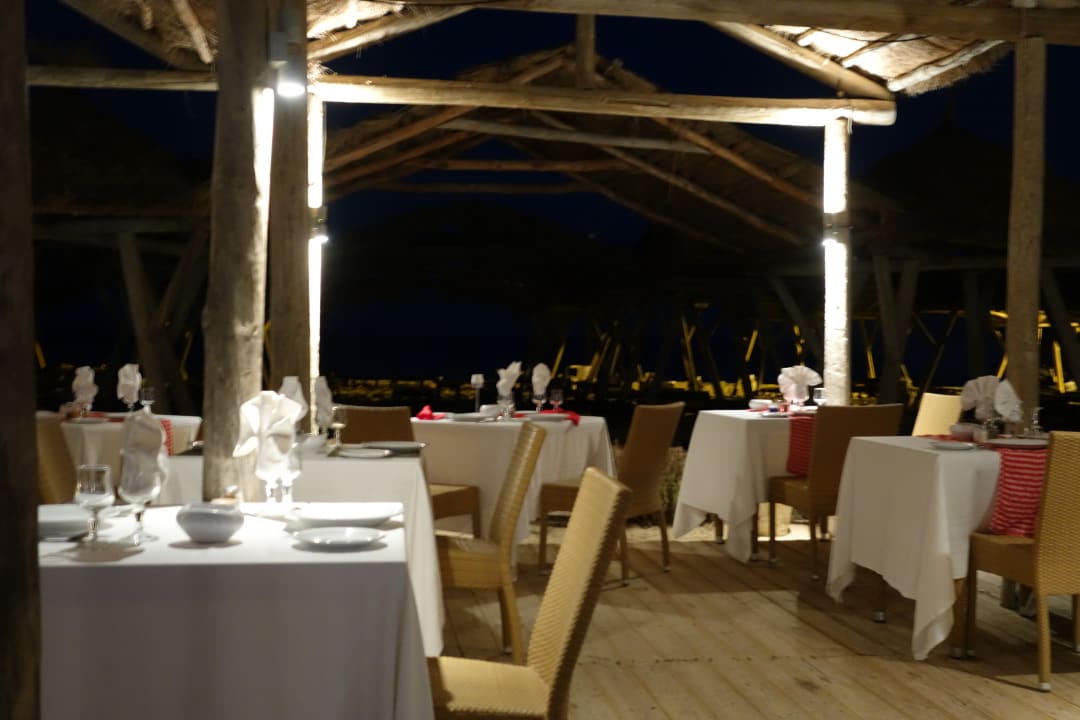 Stilvolles a-la-carte-Restaurant The Orangers Beach Resort and Bungalows