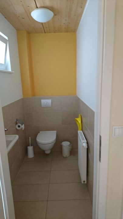 Kleine Toilette unten Center Parcs Park Bostalsee