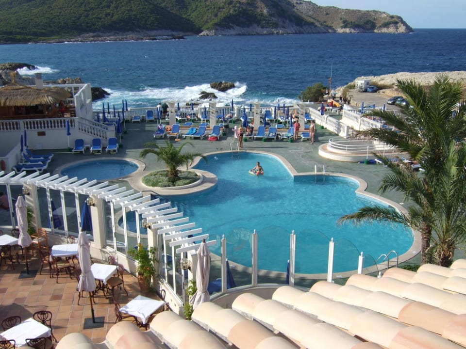 Ausblick von der Sonnenterrasse auf Poollandschaft Parque Nereida Suites Hotel