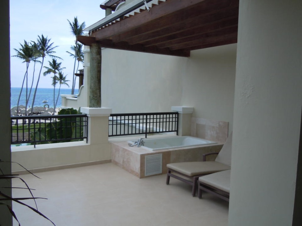 Balkon mit Jacuzzi Dreams Royal Beach Punta Cana