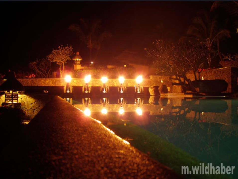 Pool bei Nacht Hotel The Oberoi Mauritius