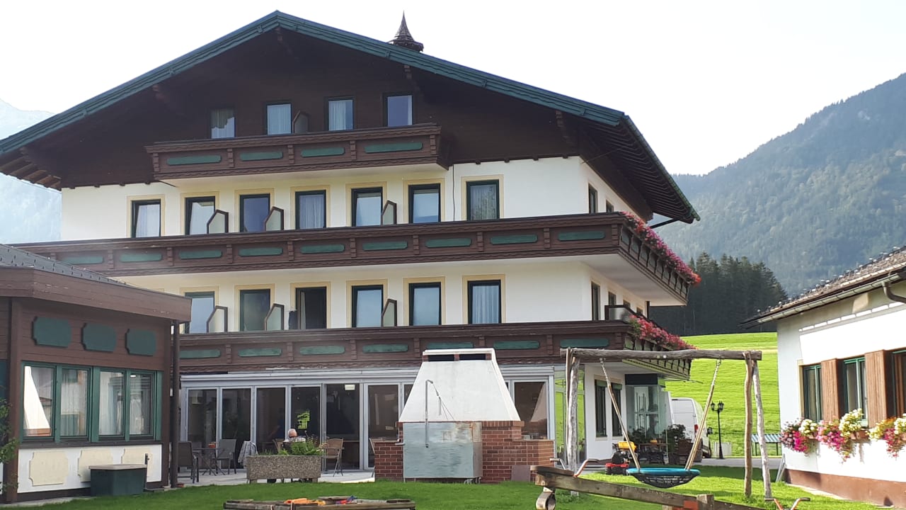 Außenansicht Hotel Berghof Mitterberg