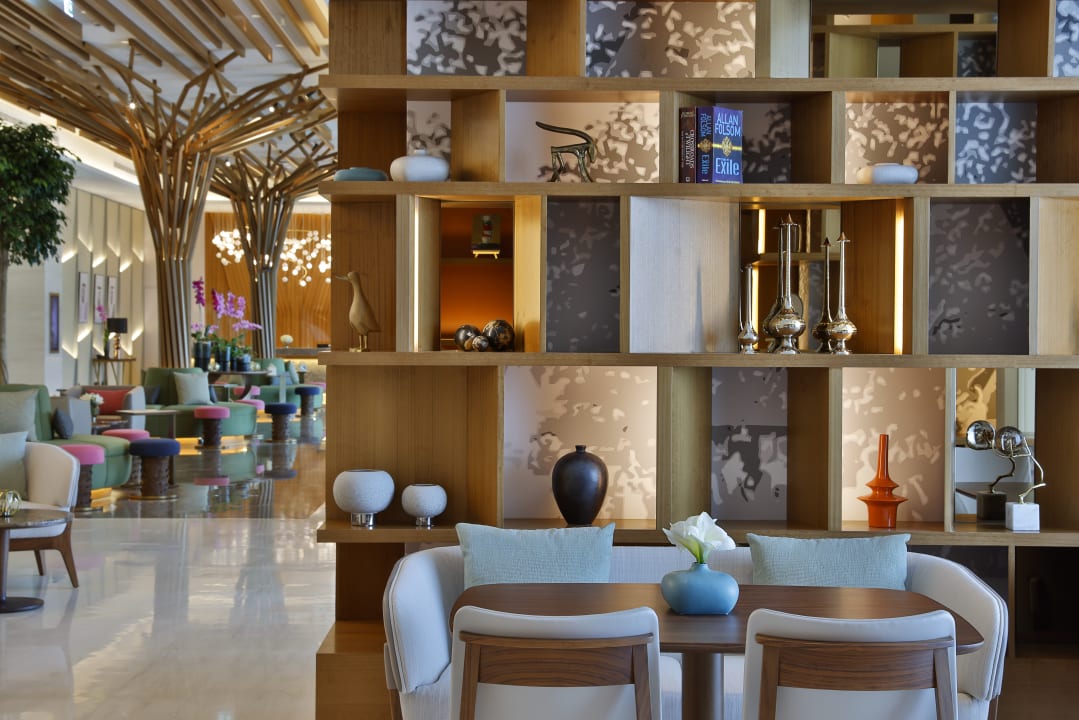 Lobby DoubleTree by Hilton Sharjah Waterfront Hotel & Residences