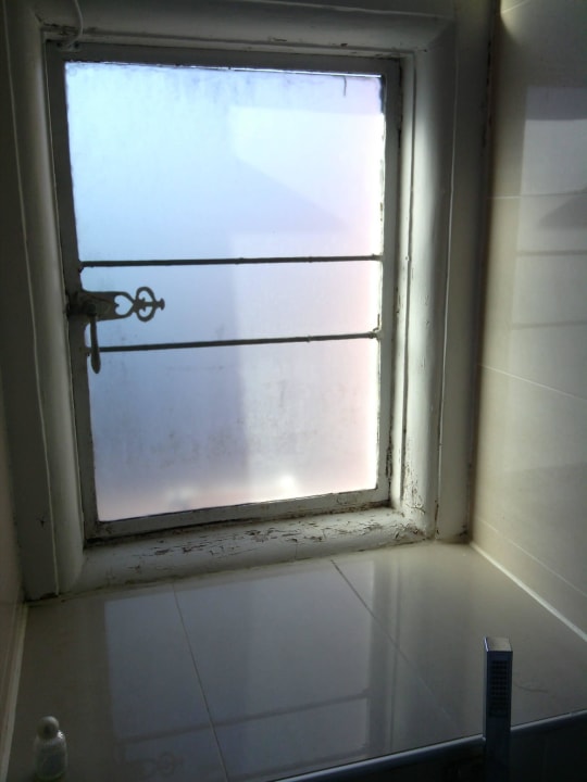 Fenster im Bad The Crown Hotel