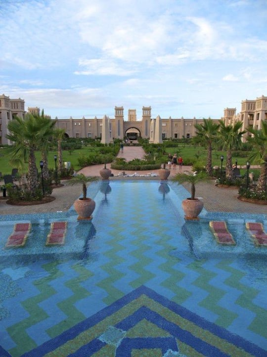 Vom Pool über Hauptweg Hotel Riu Touareg