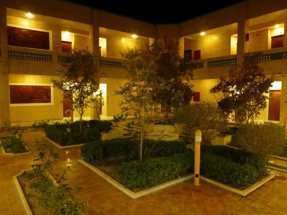 Innenhof eines der Nebengebäude Safaiyeh Hotel