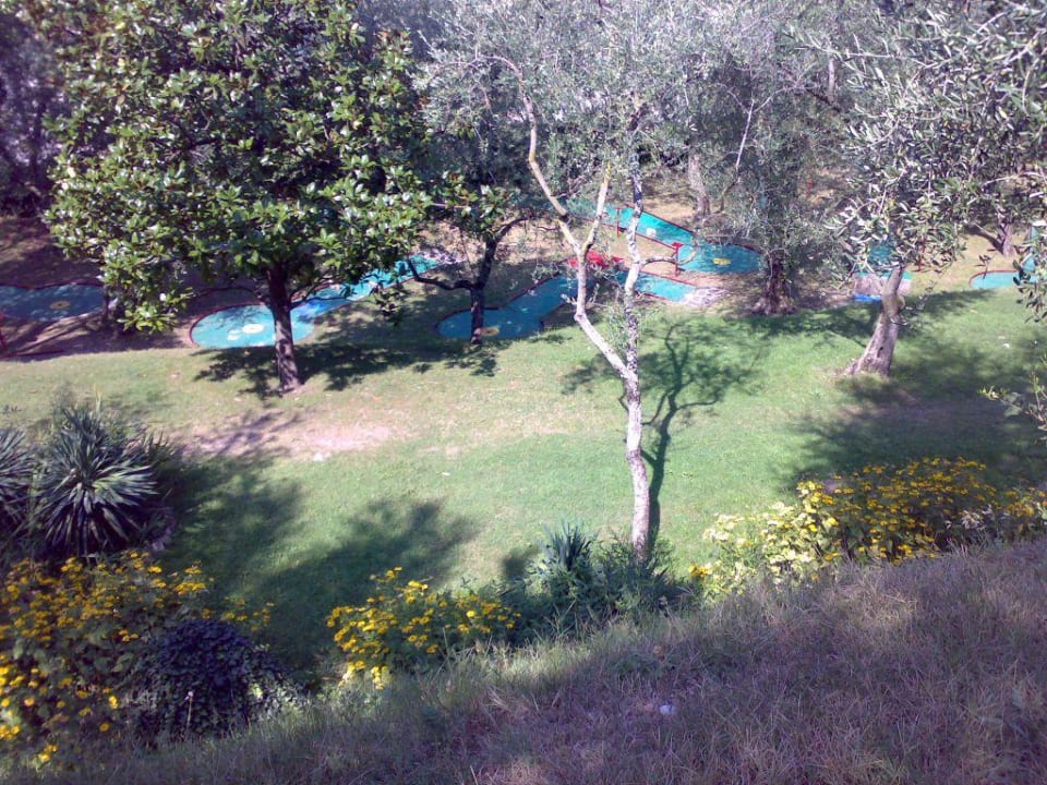 Abhang der Liegewiese Hotel Monaco Tiziana