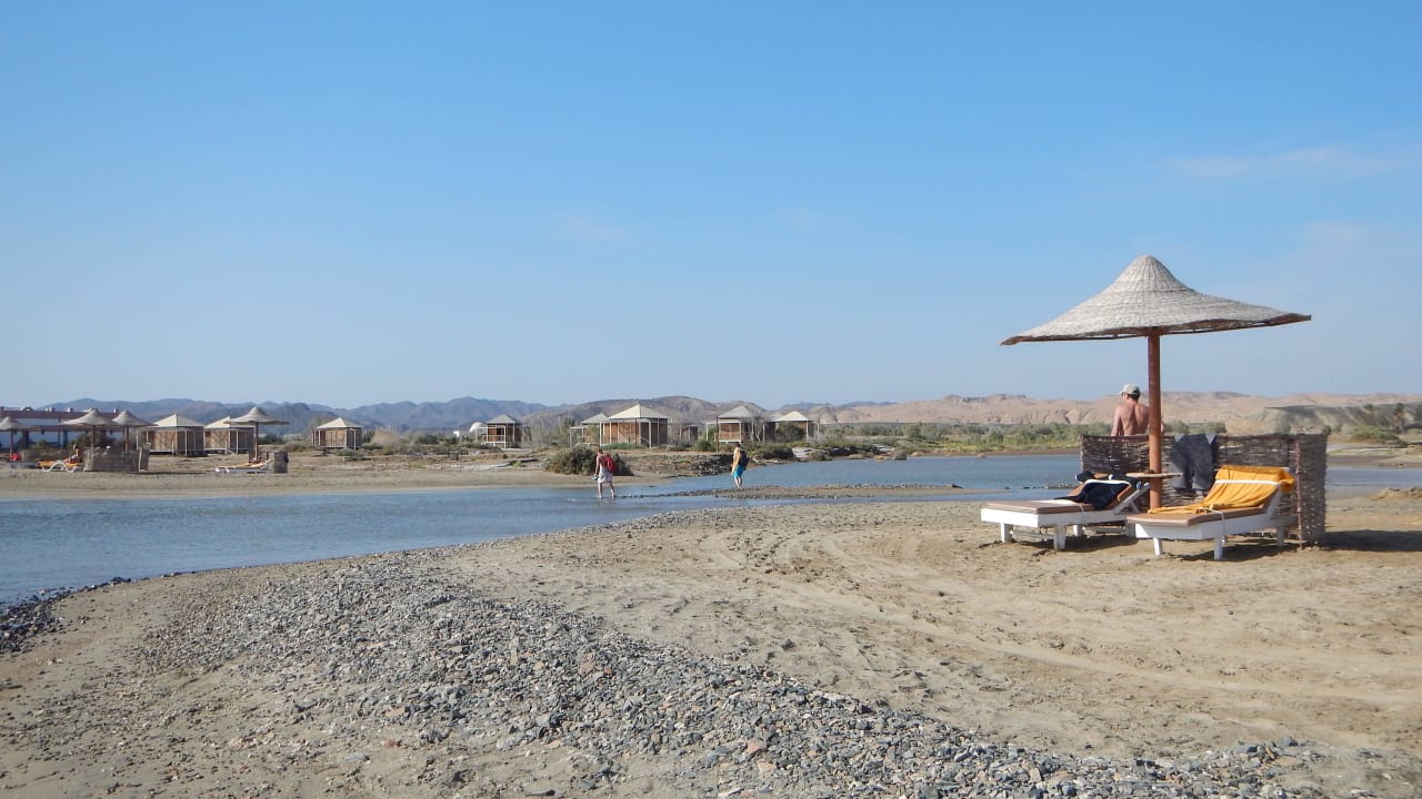 Letzte Liege vom ersten Strand Three Corners Equinox Beach Resort