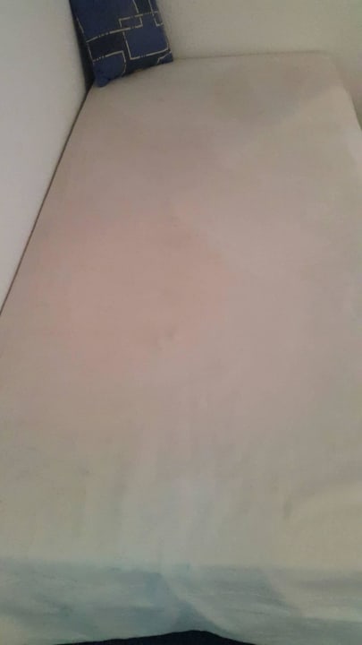 Gammeliger udn verschmutzer Bettüberwurf Wellnesshotel Liun