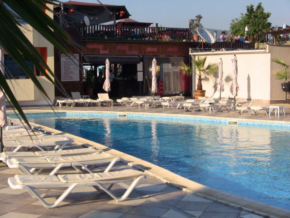Pool Hotel Glarus Beach