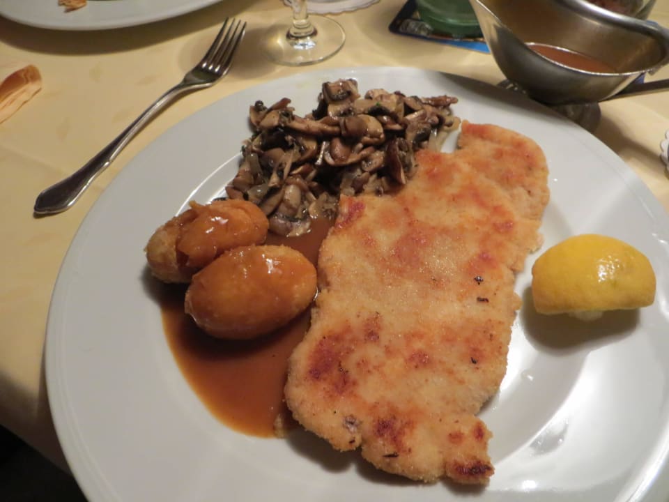 Wiener Schnitzel mit Champignons Hotel-Gasthof Zur Kapelle