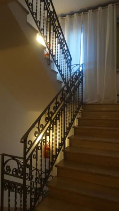 Klatka schodowa w hotelu Hotel Conti