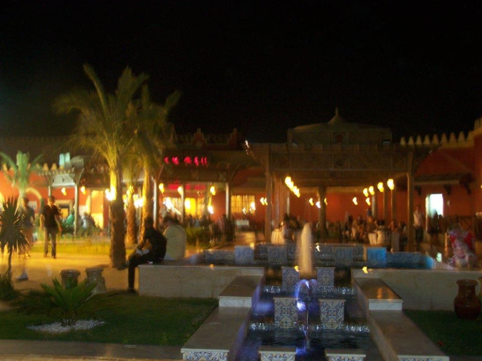 Dziedziniec hotelu Pickalbatros Alf Leila Wa Leila Resort - Neverland Hurghada