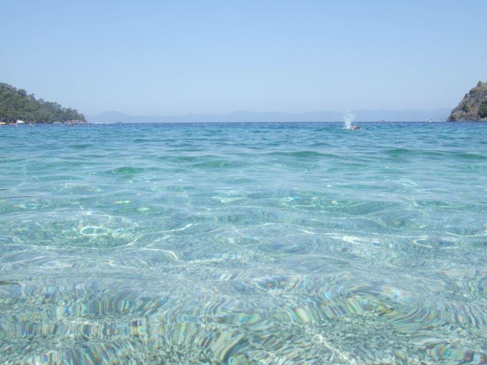 Kristallklares Wasser Hillside Beach Club