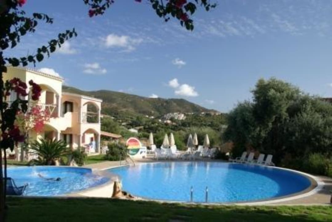 Blick vom Apartment auf Pool Apartments Badus