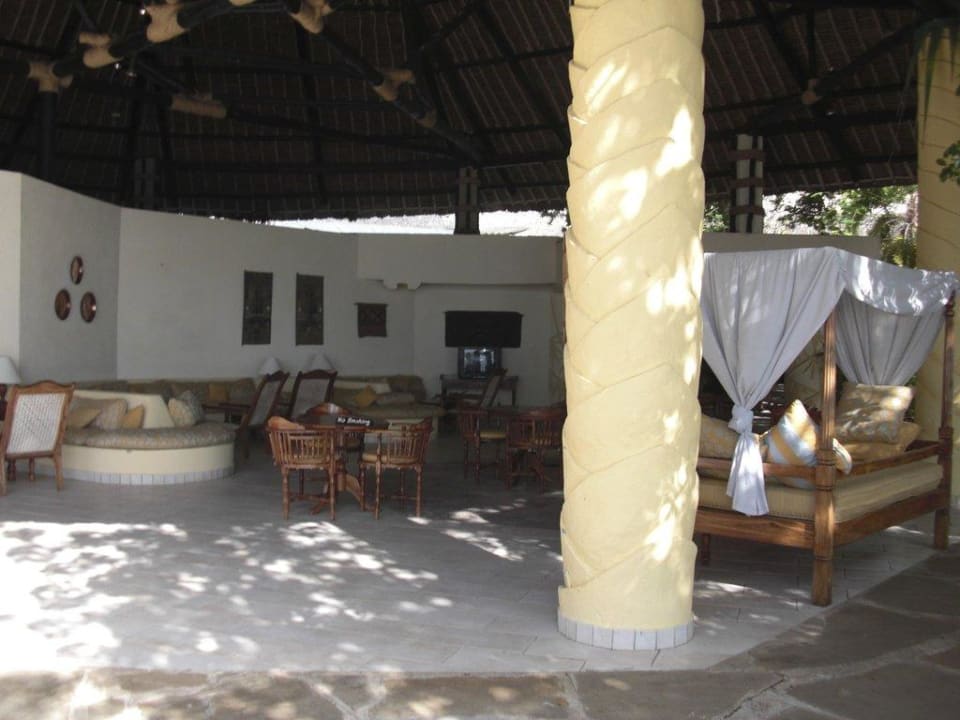 Chillbereich vor Restaurant Baobab Beach Resort & Spa
